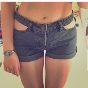 FLASH SALE❗ BGD UO midwaist denim shorts